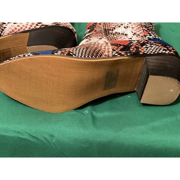 Chase + Chloe Lolo-1 Western ankle boots size 6.5 - Picture 4 of 11